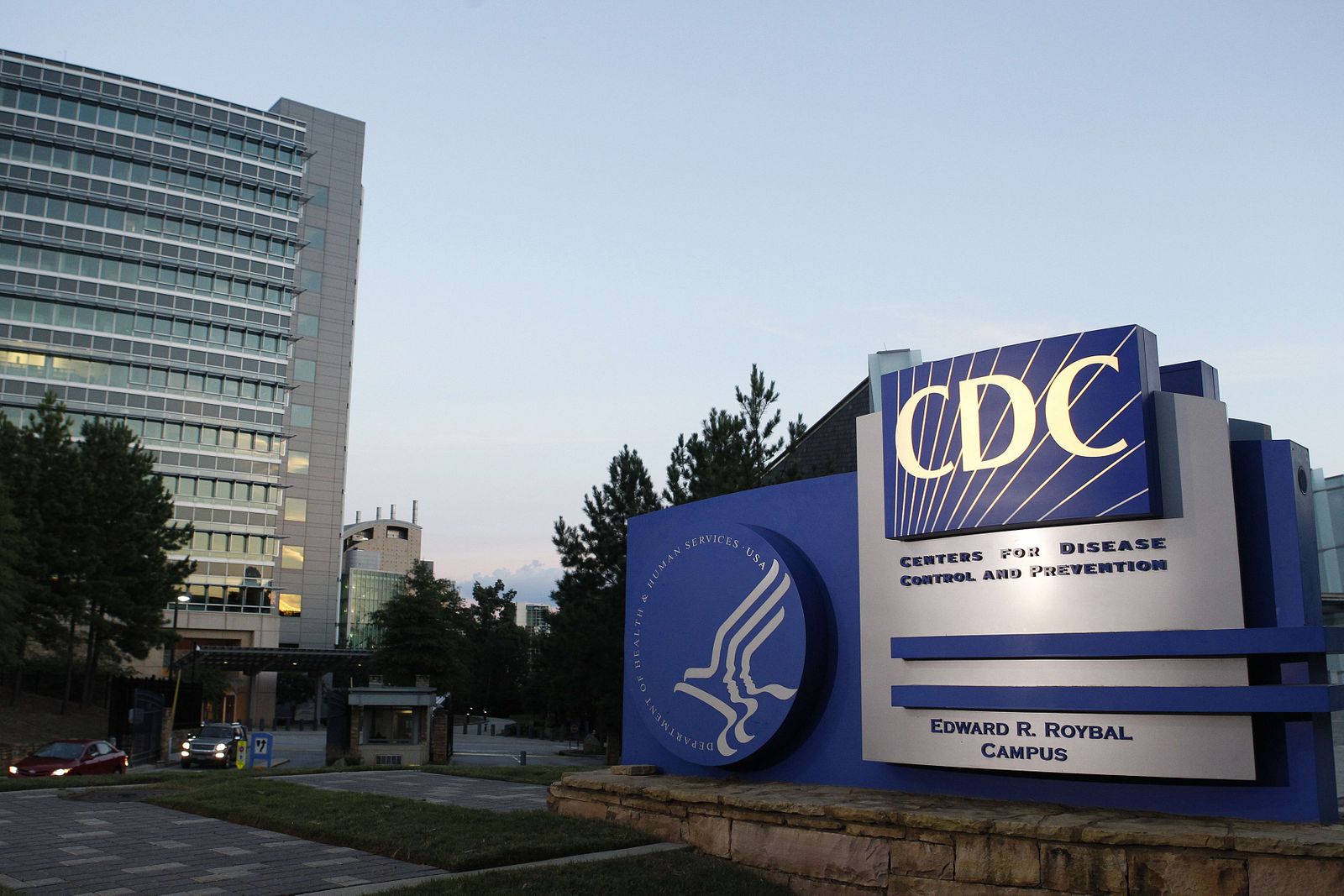Ковид-19 цар тахал дээр АНУ-ын дэлхийд алдартай CDC буюу Өвчлөлийг Хянах Төв хэрхэн алдсан бэ