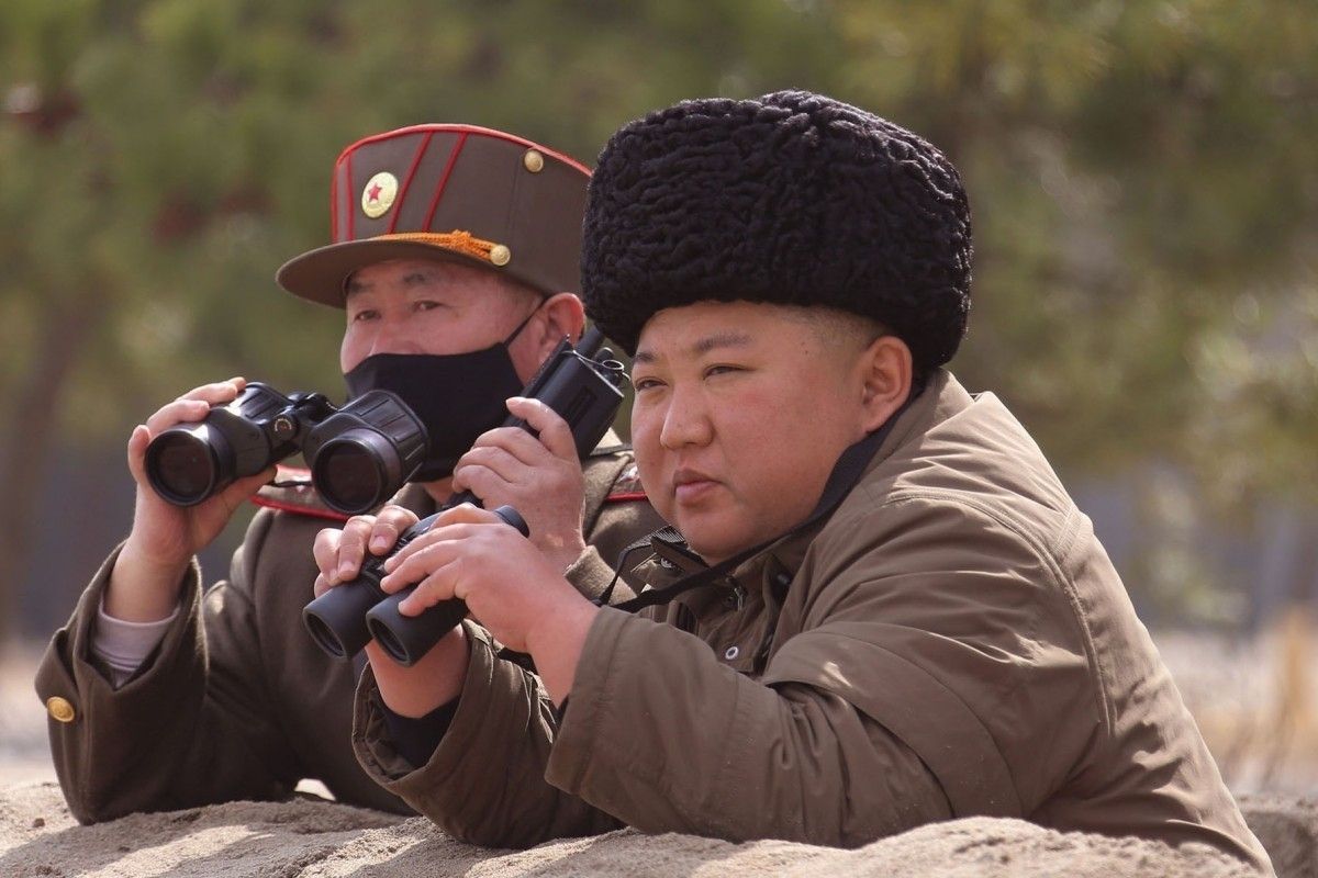 Гурван долоо хоногийн дараа ил гарахдаа Ким Жон Ун цөмийн зэвсгийн хүчин чадлаа нэмэгдүүлэх талаар ярилцжээ