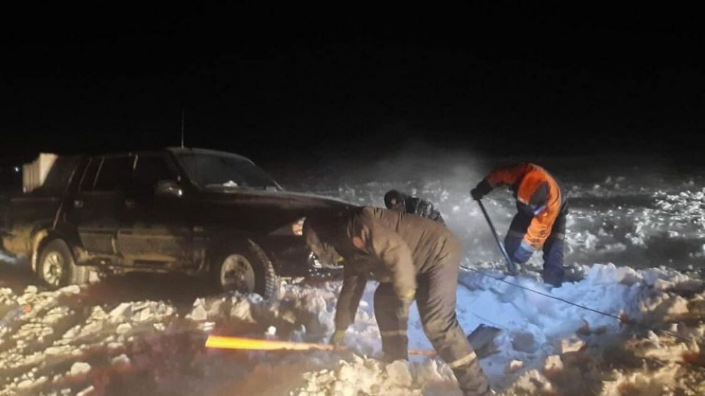 ОБЕГ: 24 гэр нурж, 33 автомашин цасанд боогдсон дуудлагаар ажиллалаа