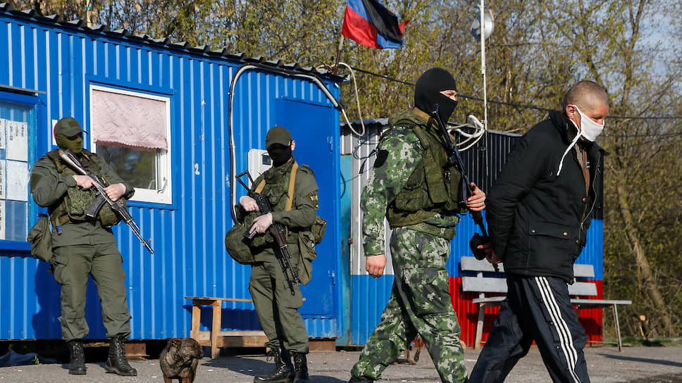 Орос, Украин олзны хүмүүсээ харилцан солилцож, 200 гаруй хүнийг суллажээ